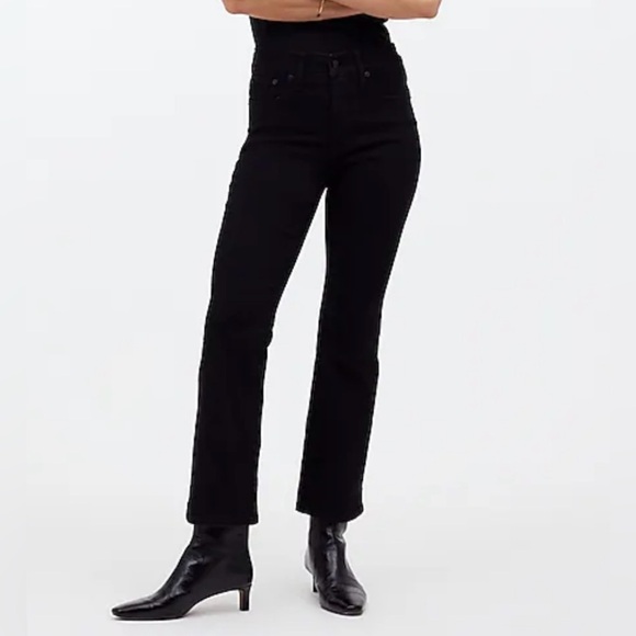 Madewell|Mid rise kick out jeans in solid black,size 31 tall•••Classic staple - Picture 5 of 16